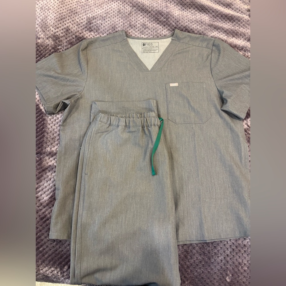 Dark grey Figs scrubs set technical collection